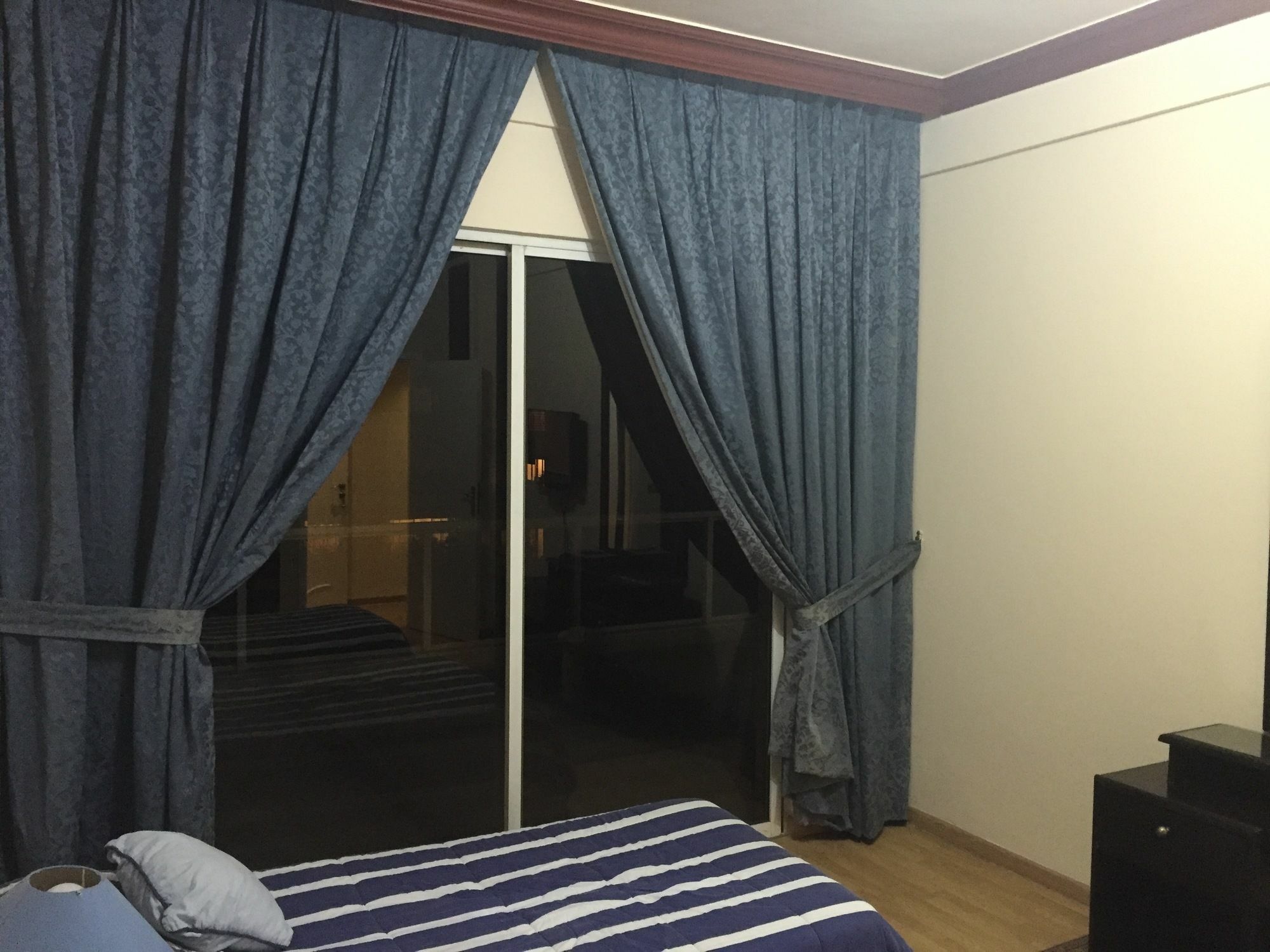 Elegant Suites Beirut Exteriör bild